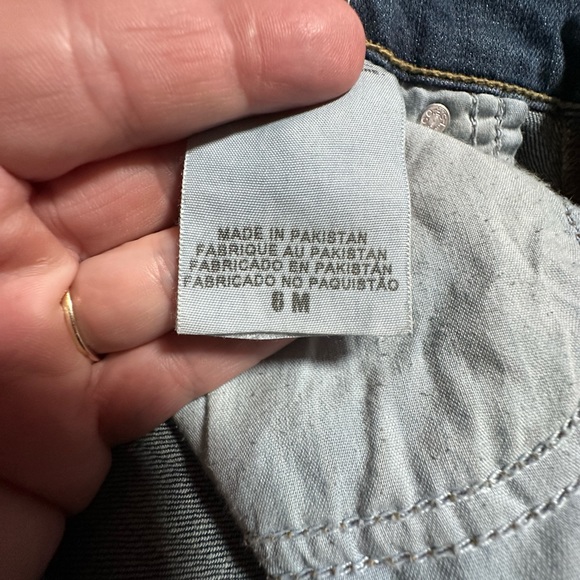 Woman’s Levi’s size 6M - Picture 6 of 6